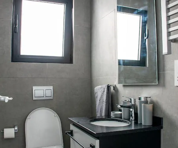 Exclusive Penthouse With Jacuzzi And Gas Barbecue Apartmán