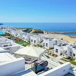 公寓 Exclusive Penthouse With Jacuzzi And Gas Barbecue 凯里尼亚