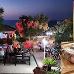 Exclusive Penthouse With Jacuzzi And Gas Barbecue 凯里尼亚